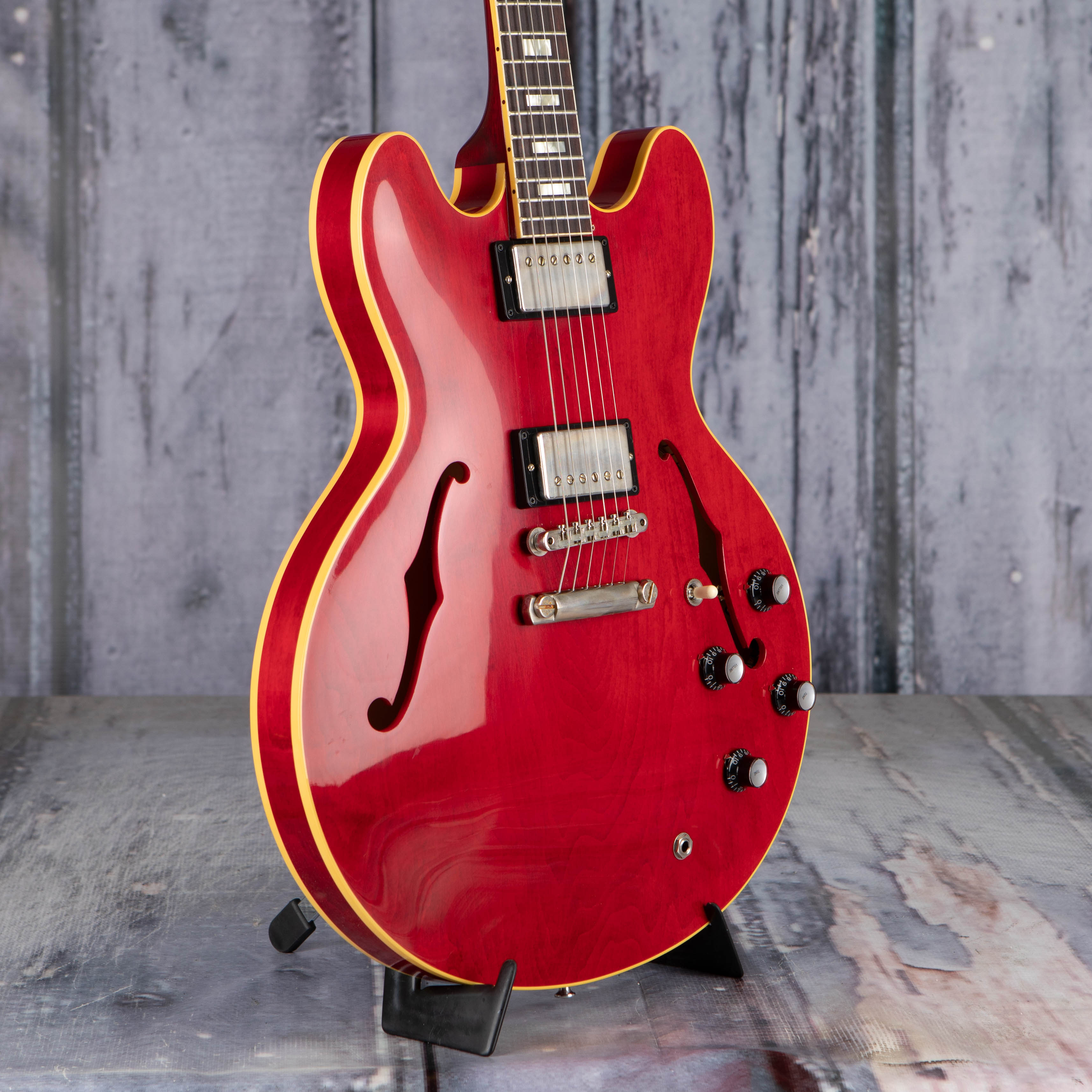 Gibson Custom Shop 1964 ES-335 Reissue VOS Semi-Hollowbody Guitar, Sixties Cherry, angle