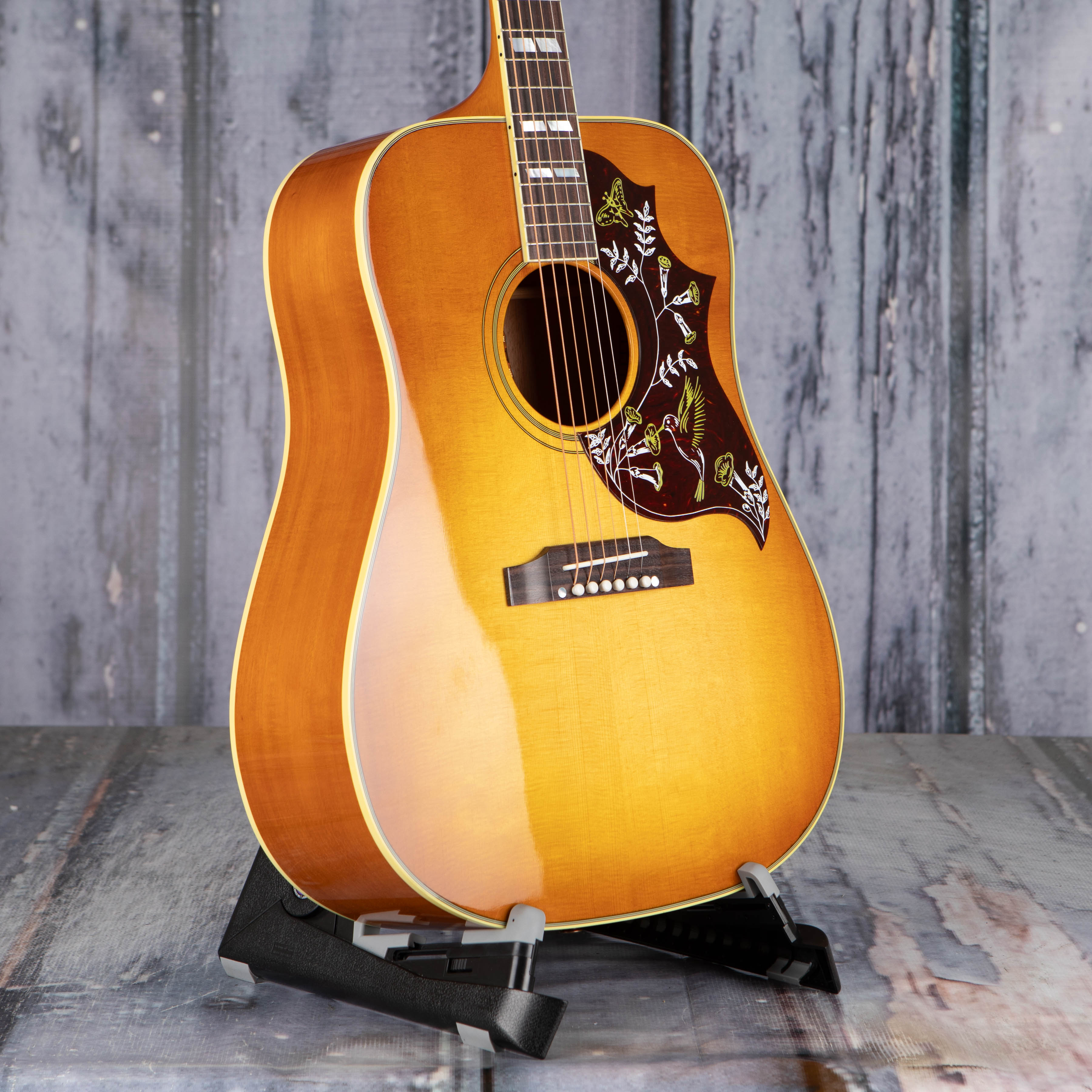 Gibson Montana Hummingbird Original Acoustic/Electric Guitar, Heritage Cherry Sunburst, angle