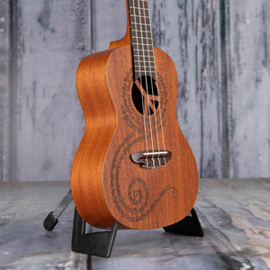 Luna Maluhia Peace Concert Ukulele, Natural, angle