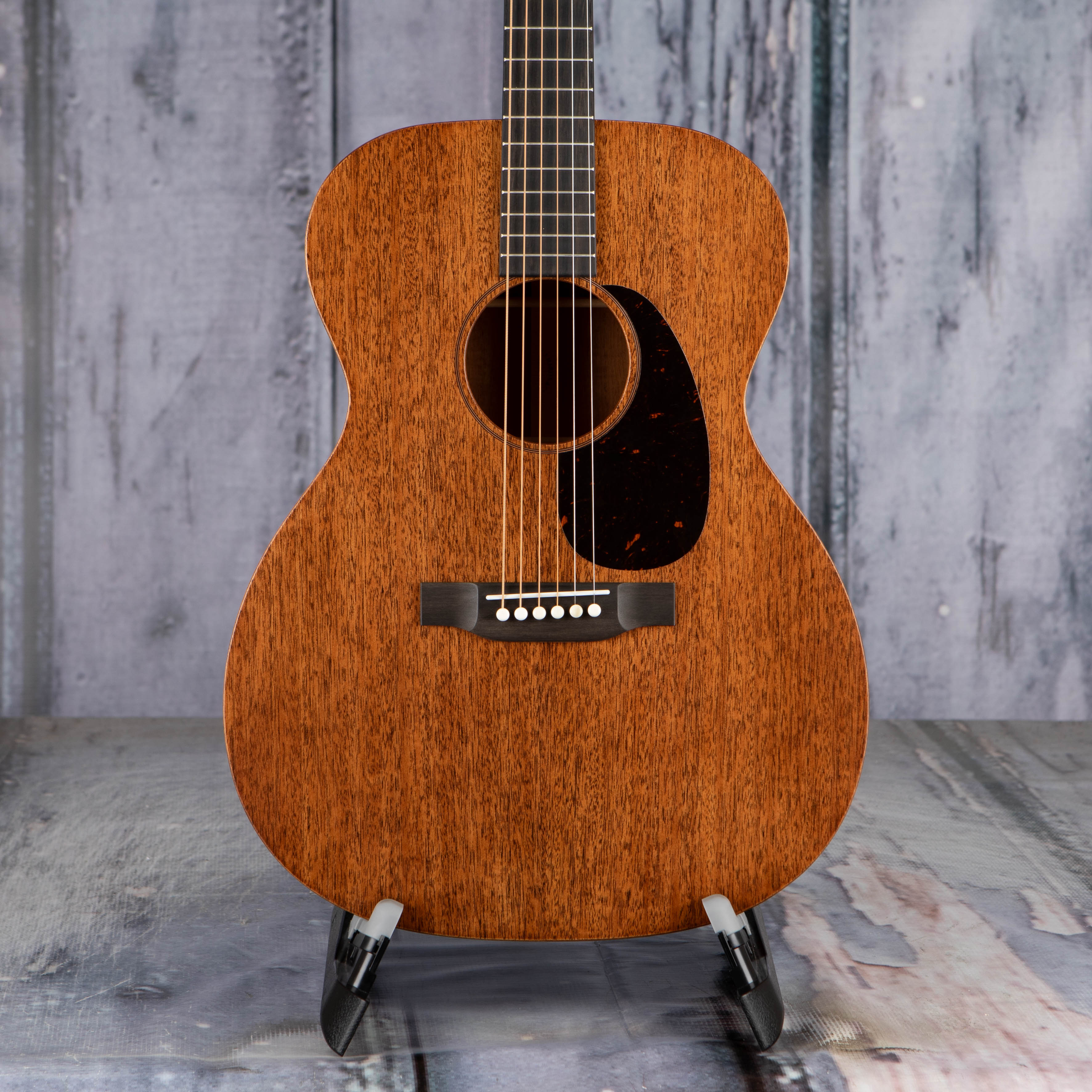 Martin 000-17 Acoustic Guitar, Dark Mahogany, front closeup