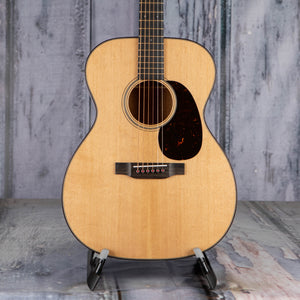 Martin 000-18 Modern Deluxe Acoustic Guitar, Natural, front closeup