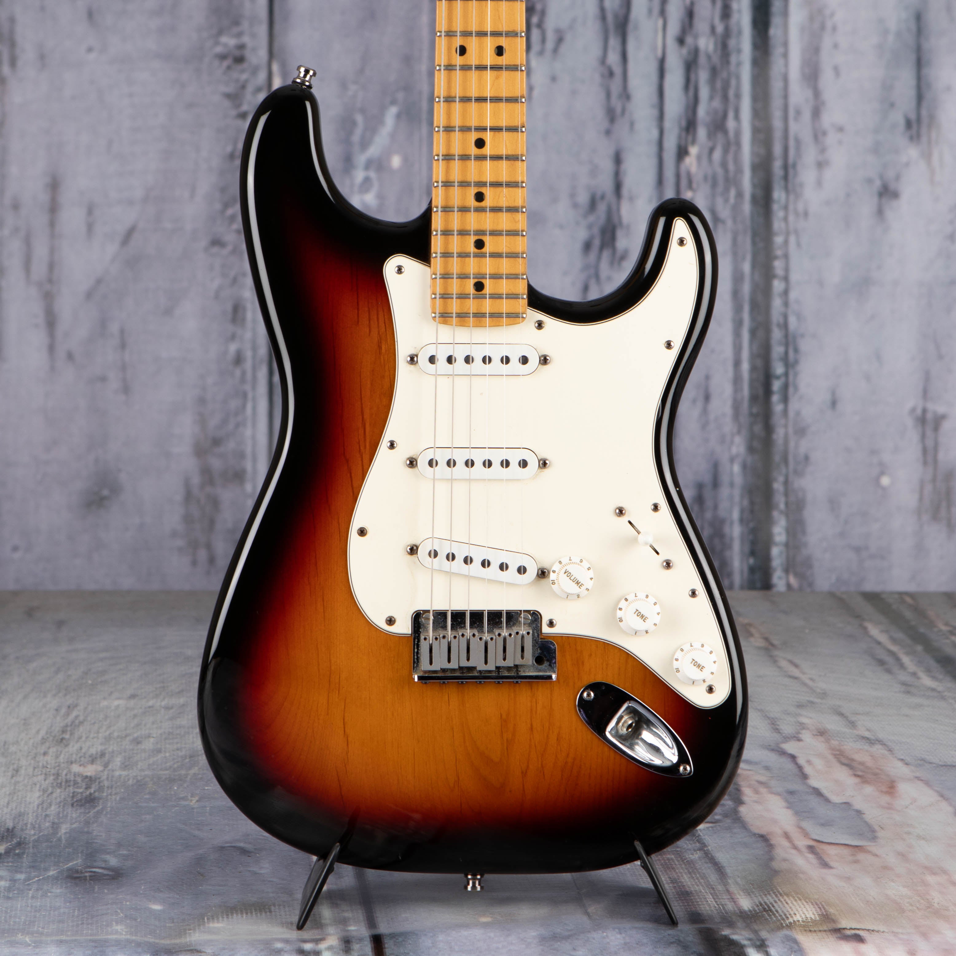 Used Fender American Standard Stratocaster Electric Guitar, 1998, 3-Tone Sunburst, front closeup