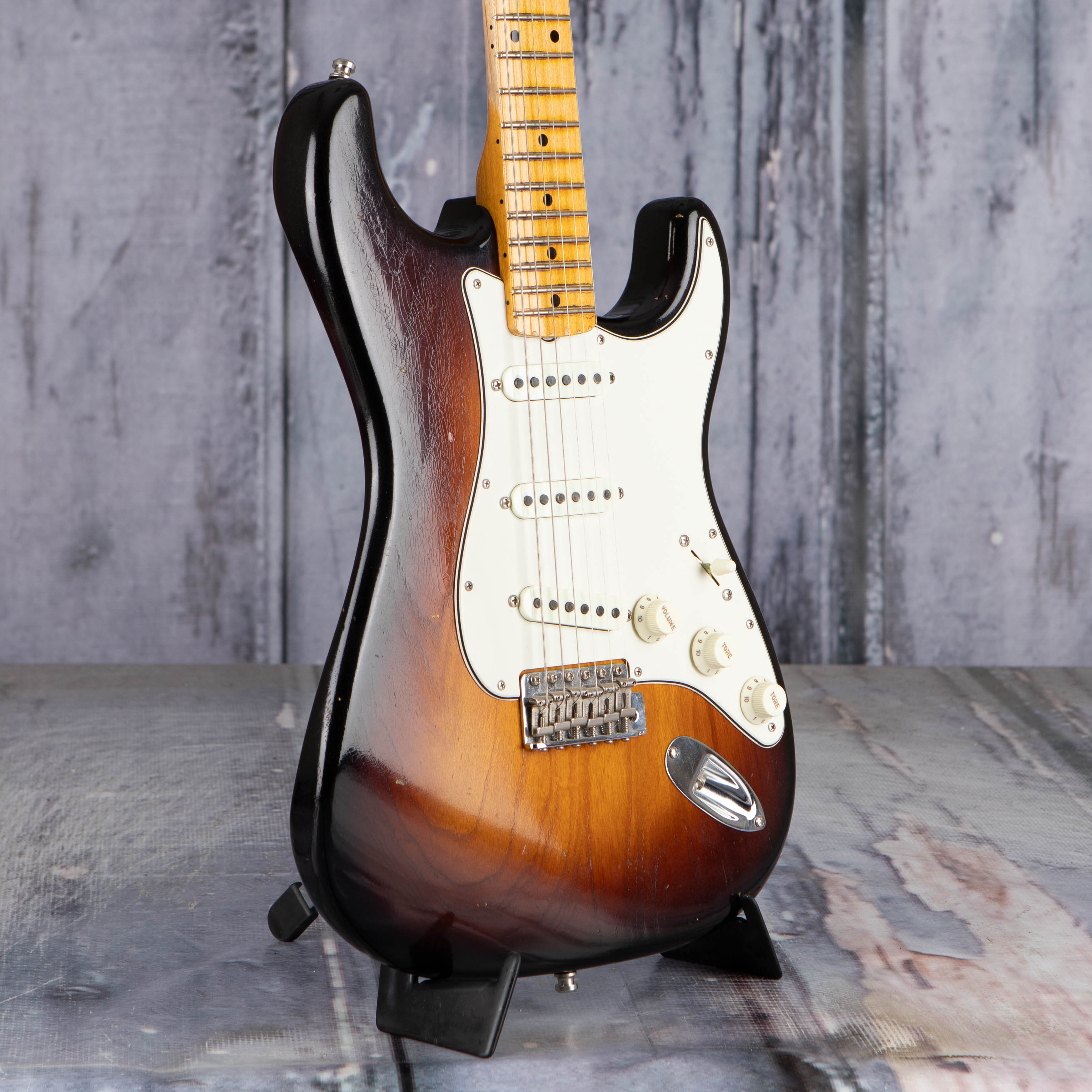 Used Fender Custom Shop Post Modern Stratocaster Journeyman Relic Electric Guitar, 2019, Wide Fade 2-Tone Sunburst, angle