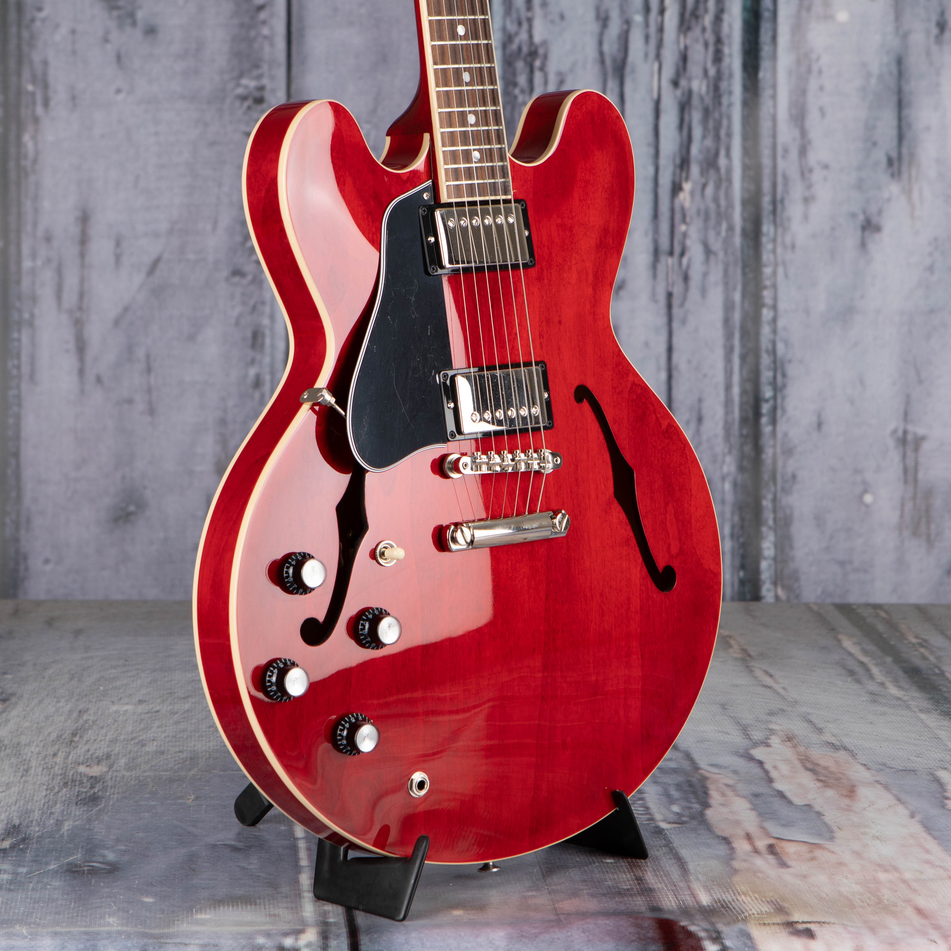 Used Gibson ES-335 Left-Handed Semi-Hollowbody Guitar, 2022, Sixties Cherry, angle